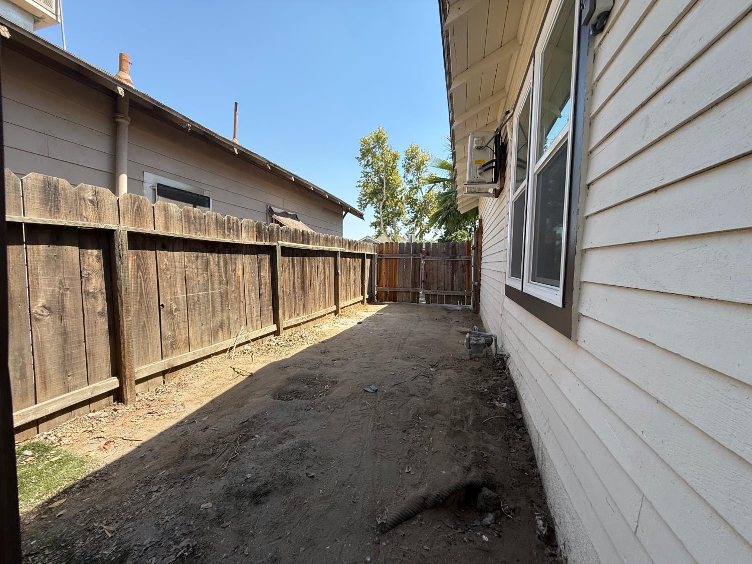1929 E Grant Ave, Fresno, CA 93701