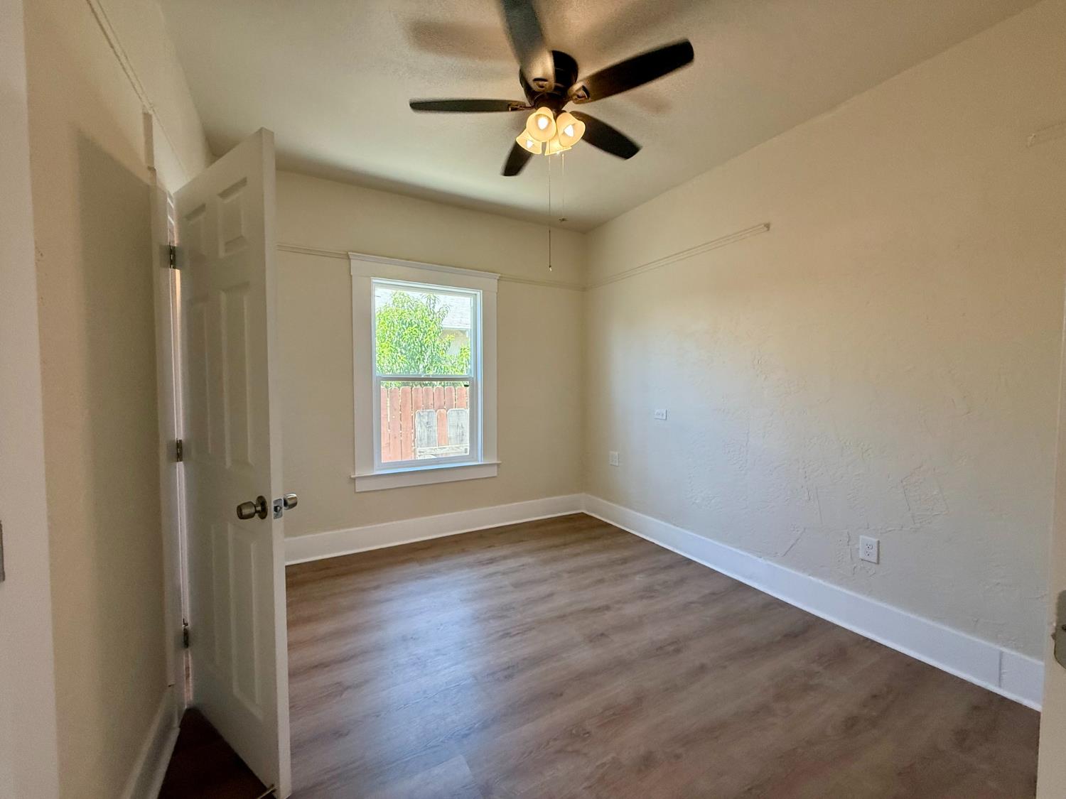 1929 E Grant Ave, Fresno, CA 93701