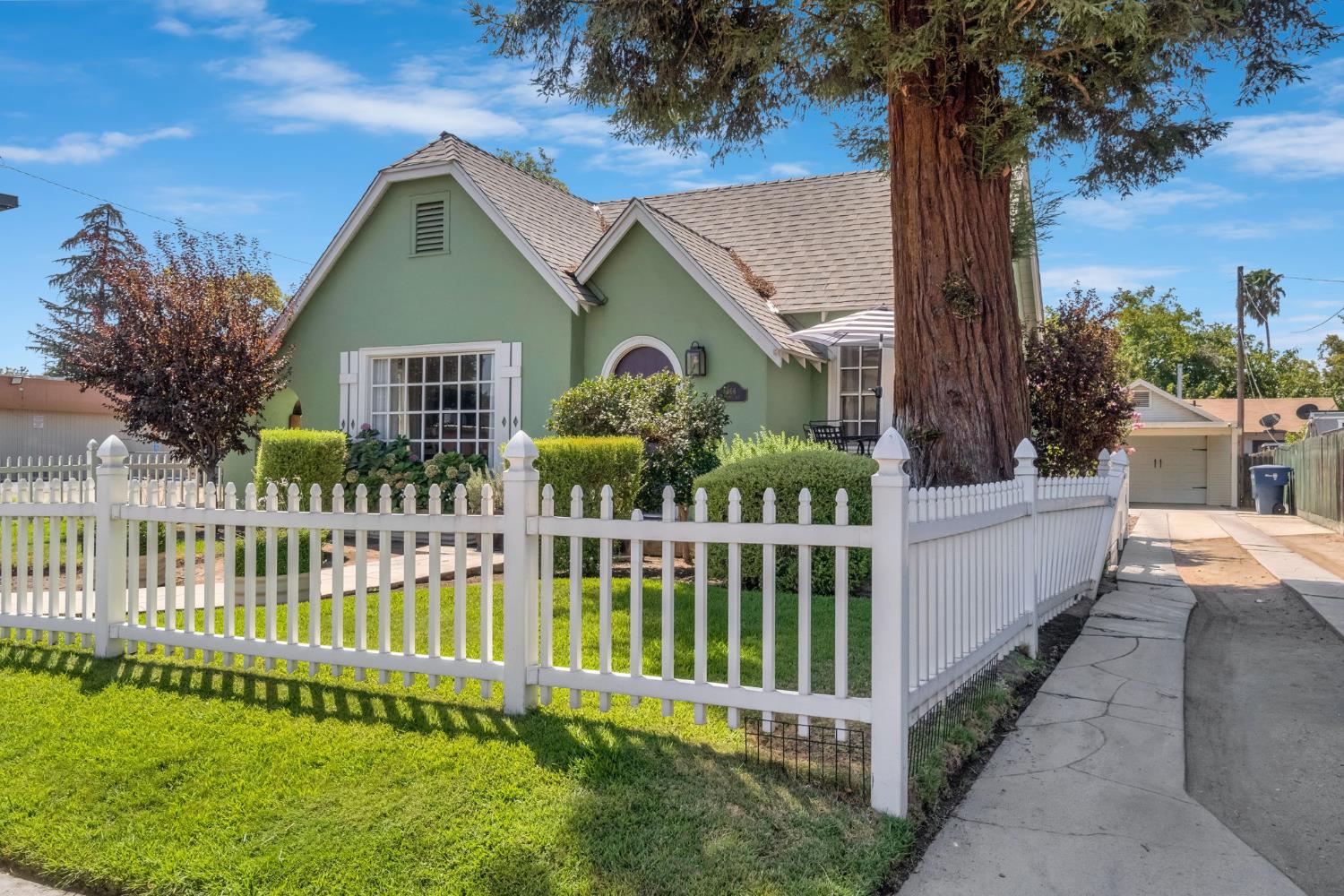 366 E Olive Ave, Fresno, CA 93728