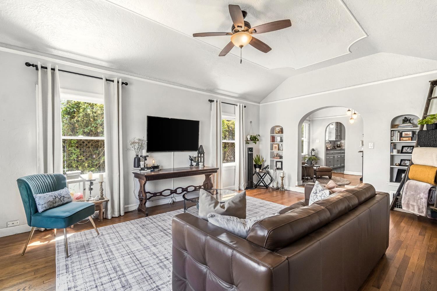 366 E Olive Ave, Fresno, CA 93728