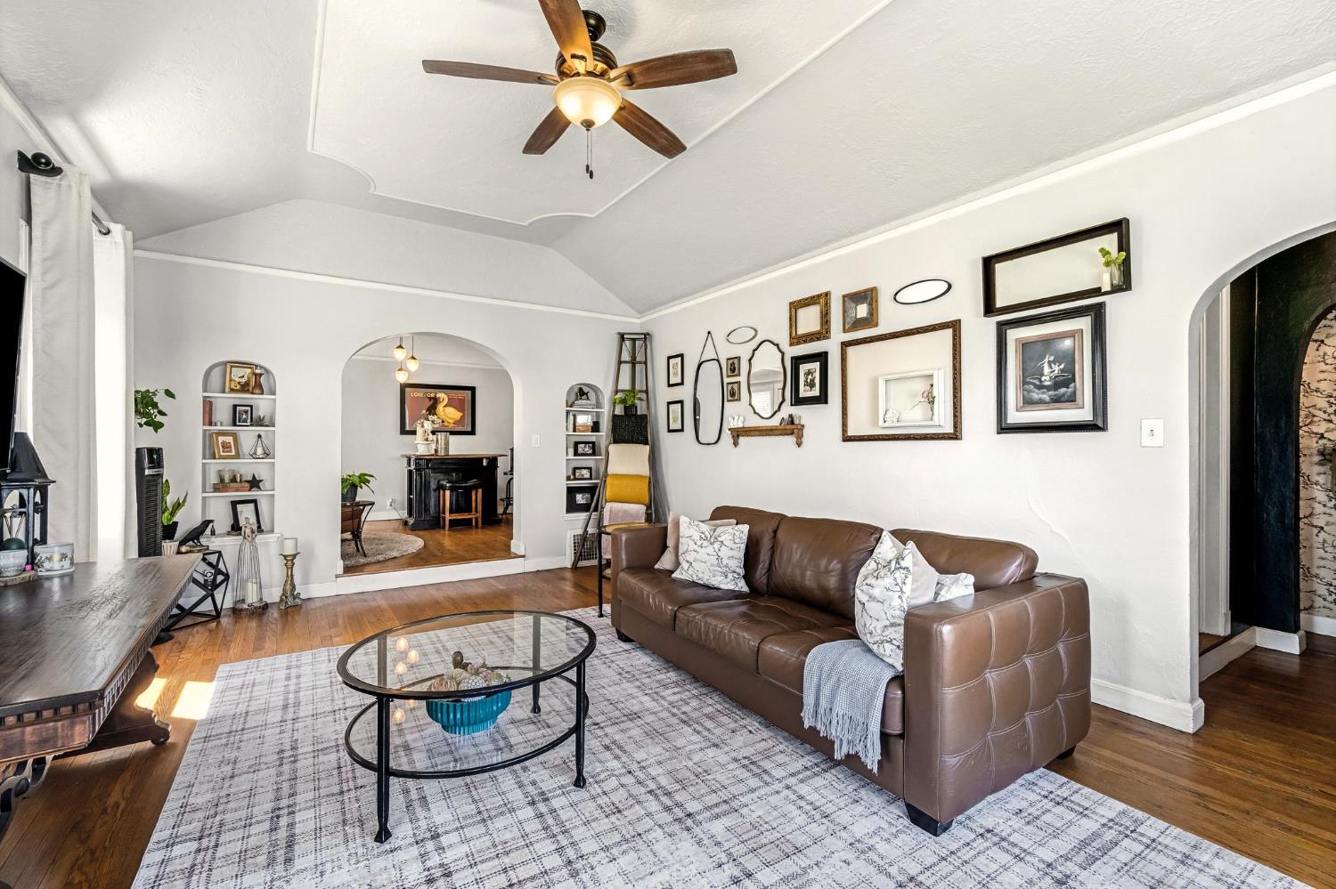 366 E Olive Ave, Fresno, CA 93728