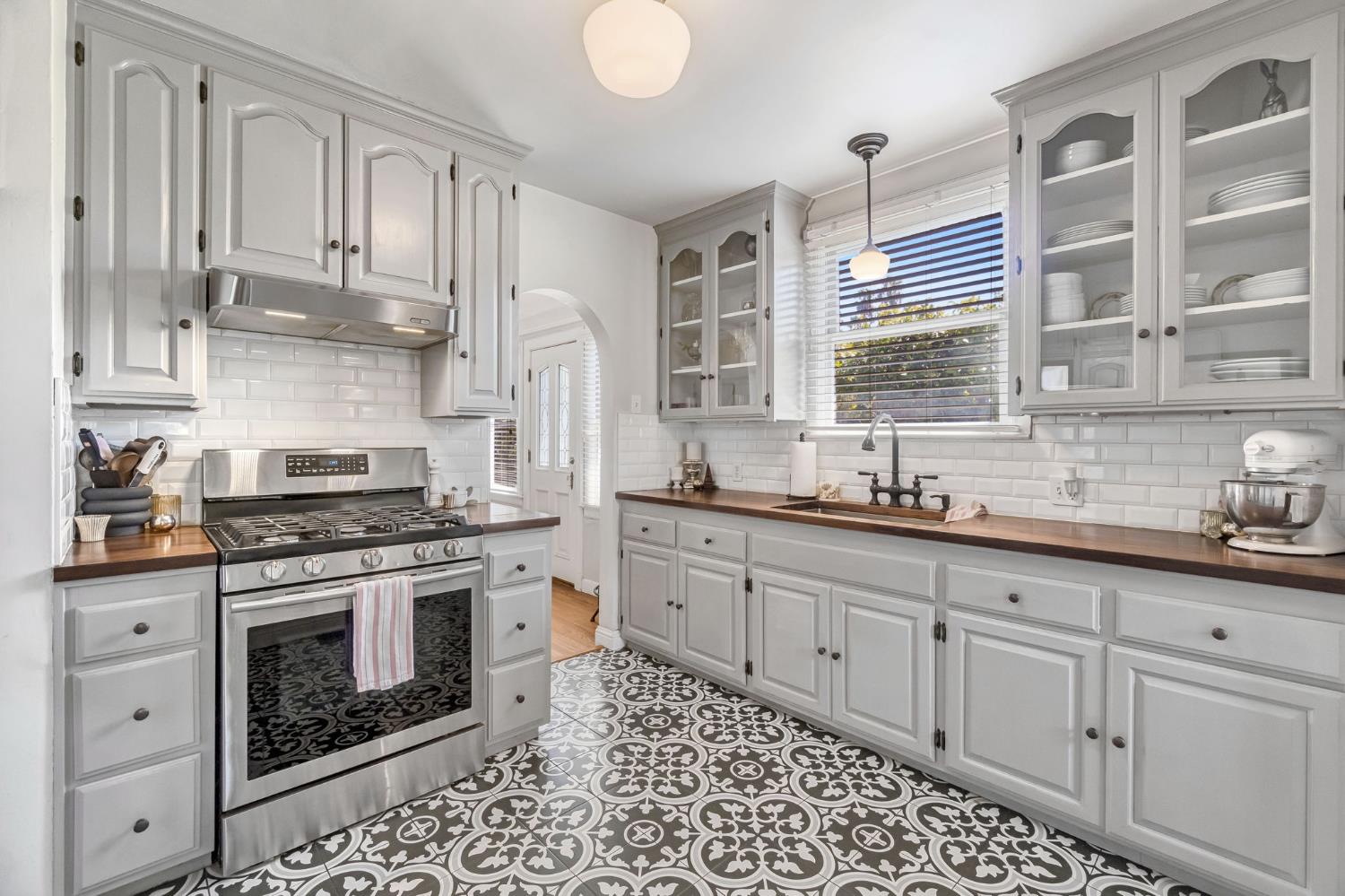 366 E Olive Ave, Fresno, CA 93728