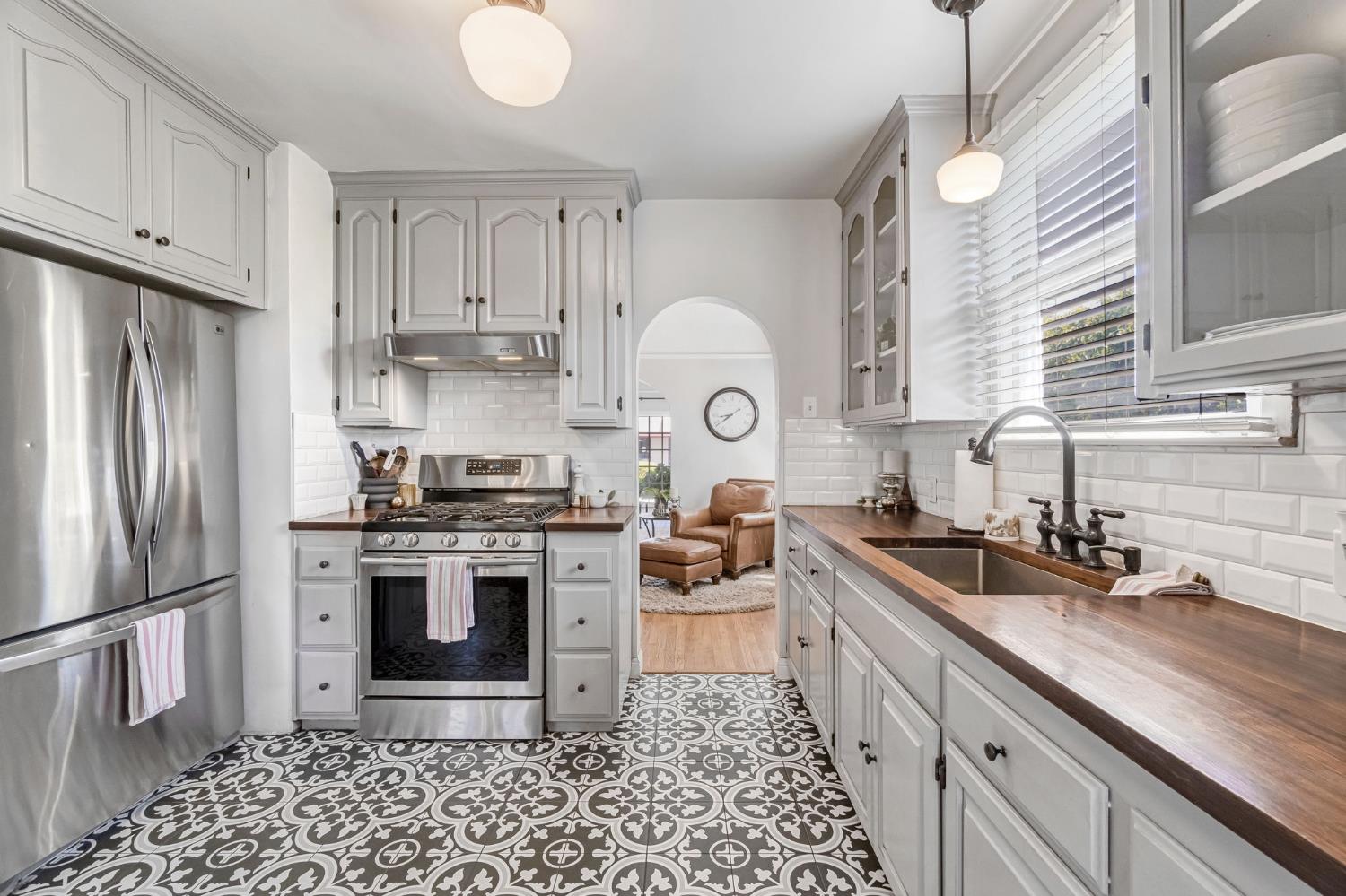 366 E Olive Ave, Fresno, CA 93728