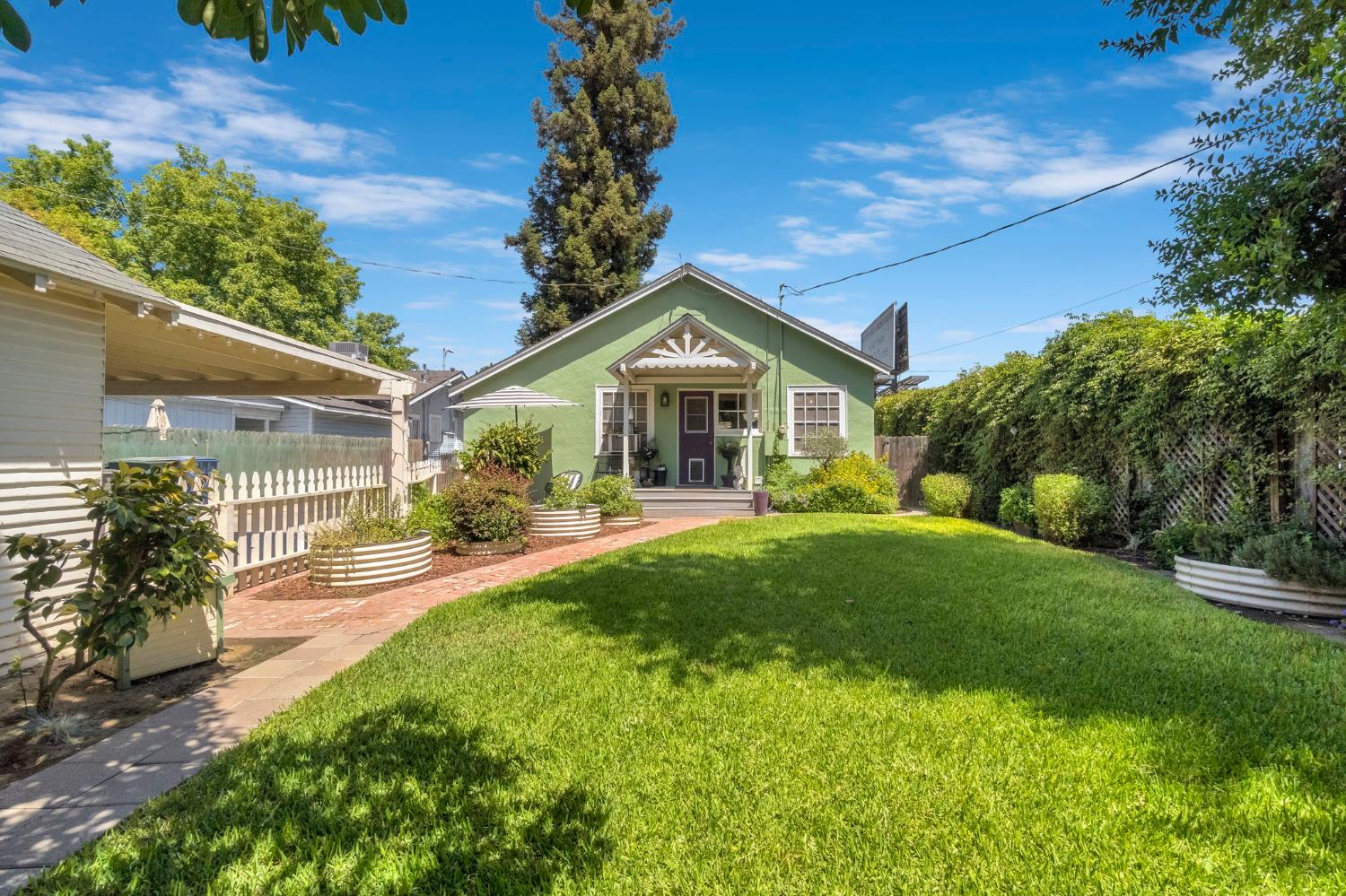 366 E Olive Ave, Fresno, CA 93728