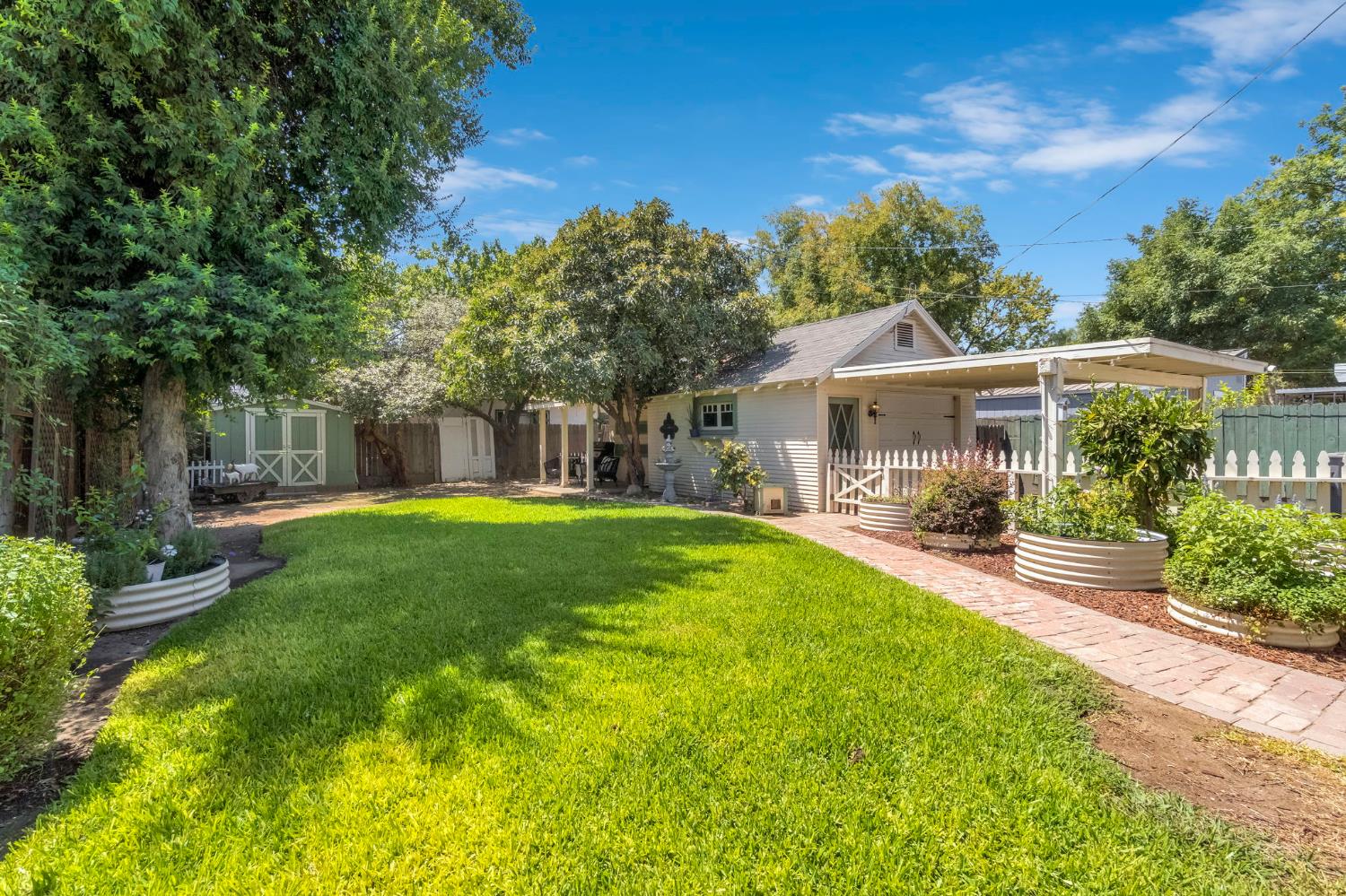 366 E Olive Ave, Fresno, CA 93728
