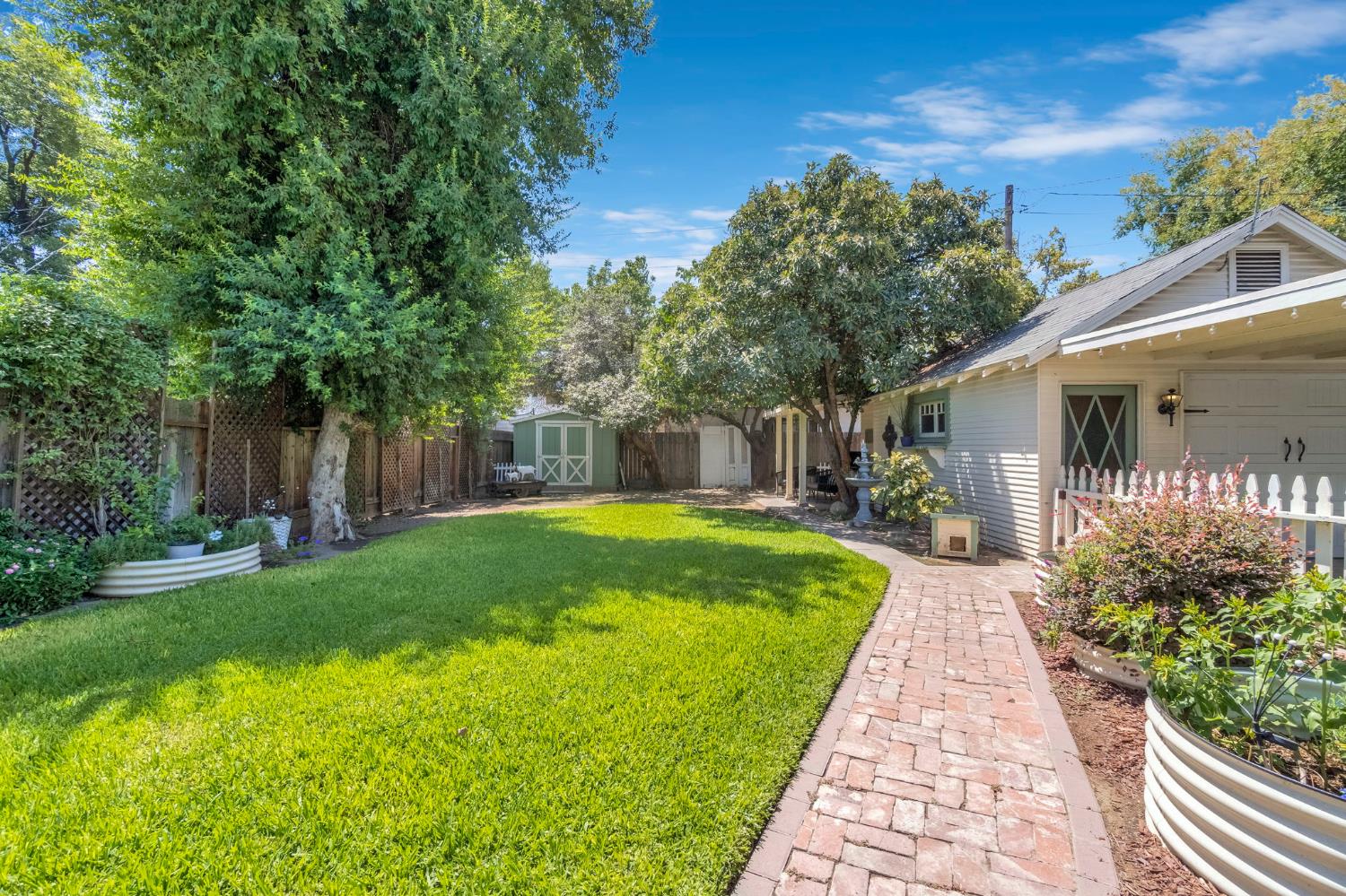 366 E Olive Ave, Fresno, CA 93728