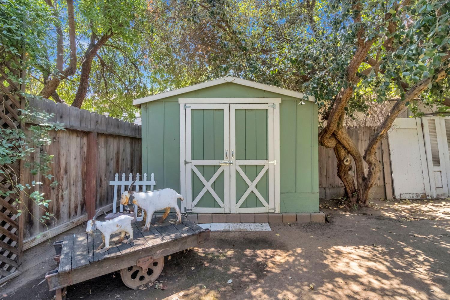 366 E Olive Ave, Fresno, CA 93728