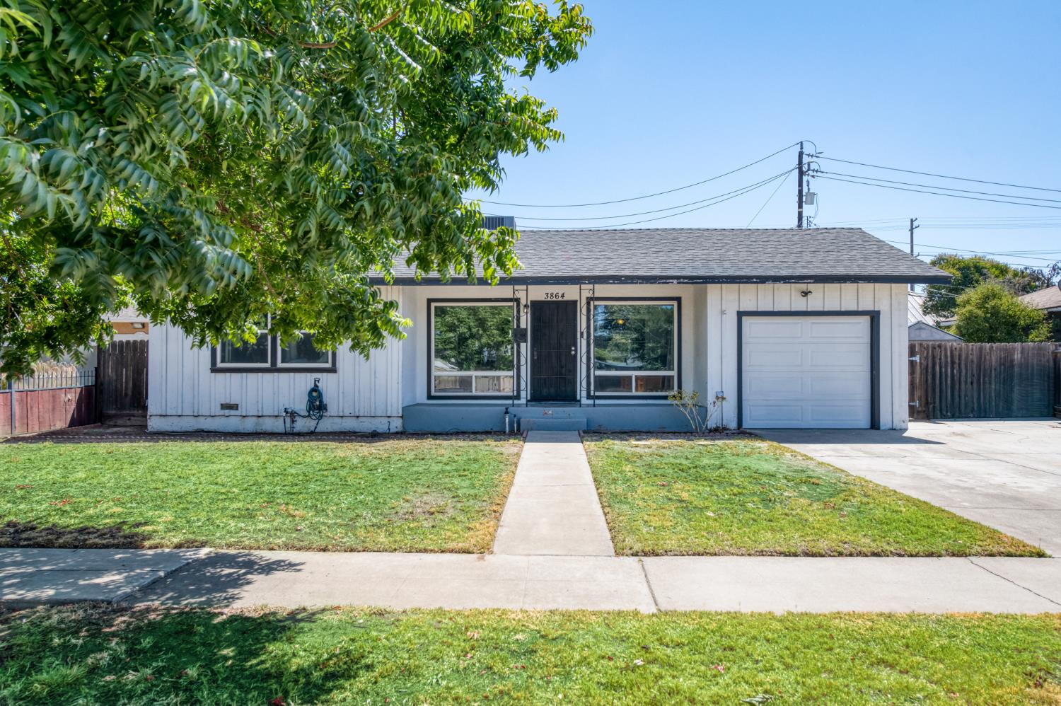 3864 N Manor Ave, Fresno, CA 93705