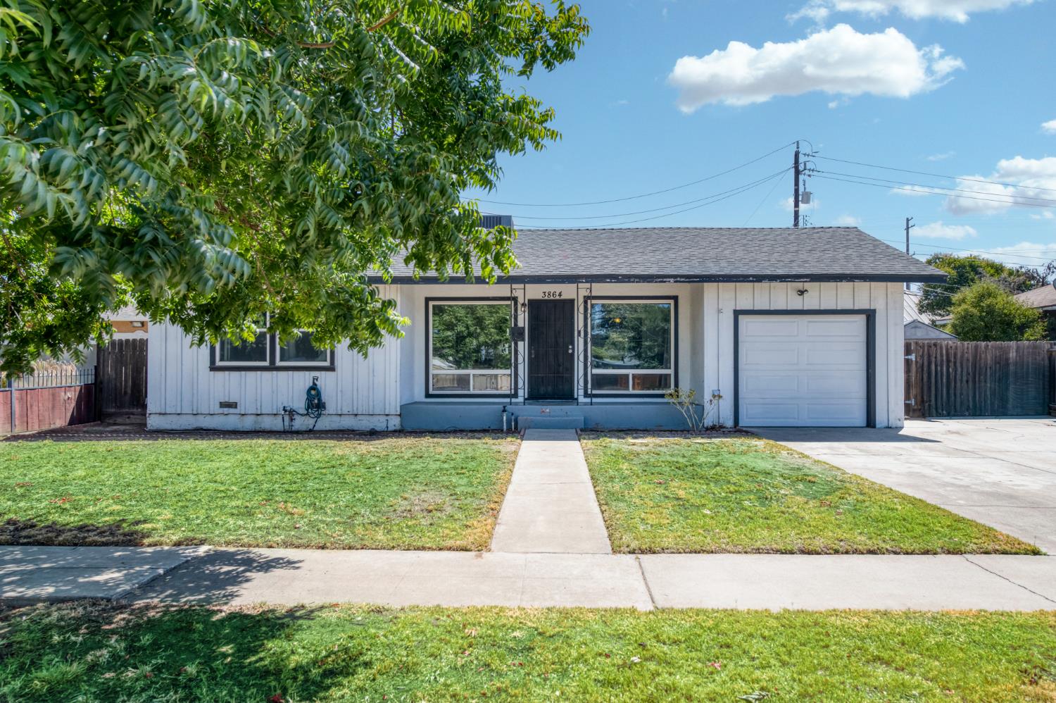 3864 N Manor Ave, Fresno, CA 93705