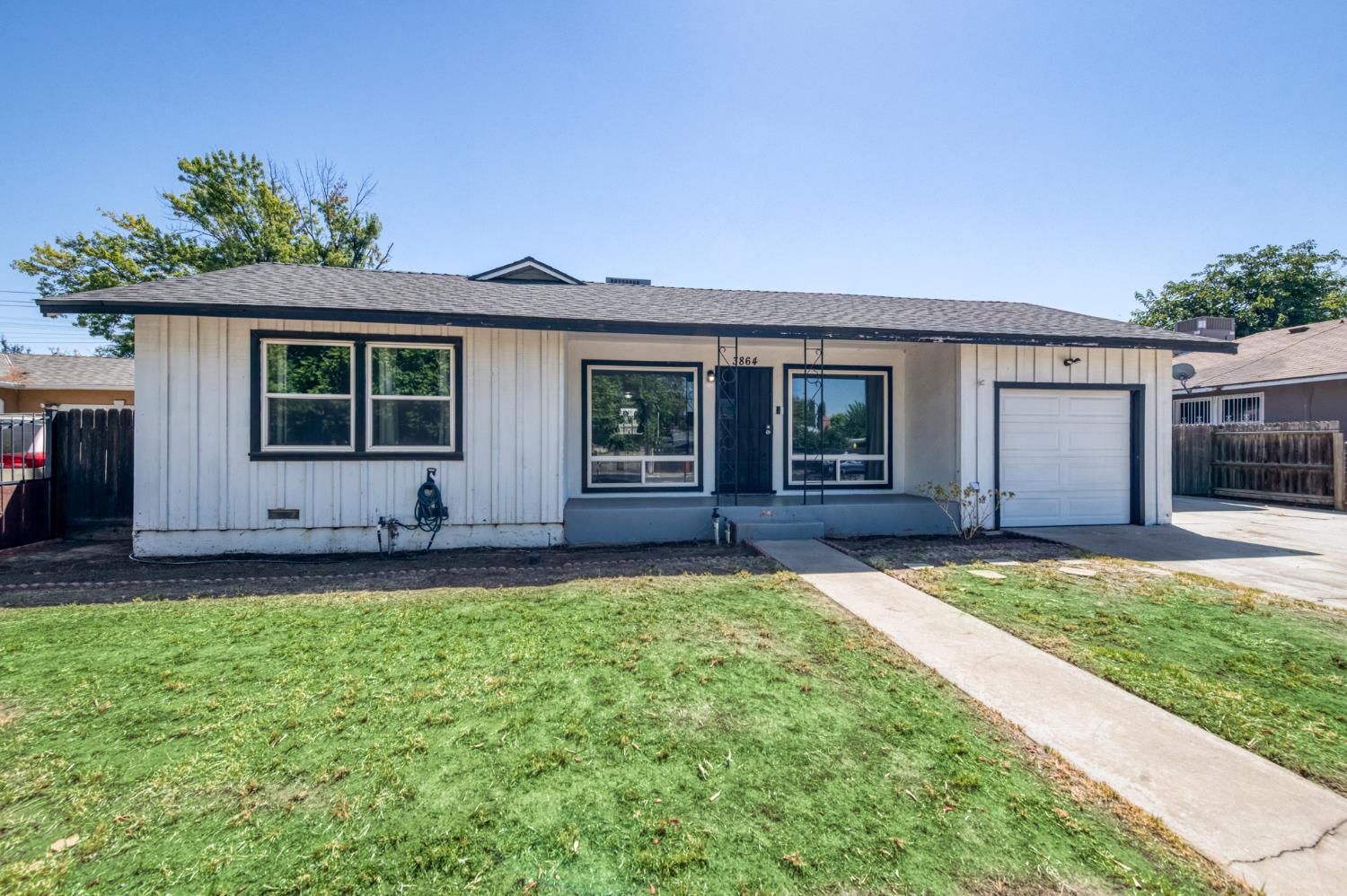 3864 N Manor Ave, Fresno, CA 93705