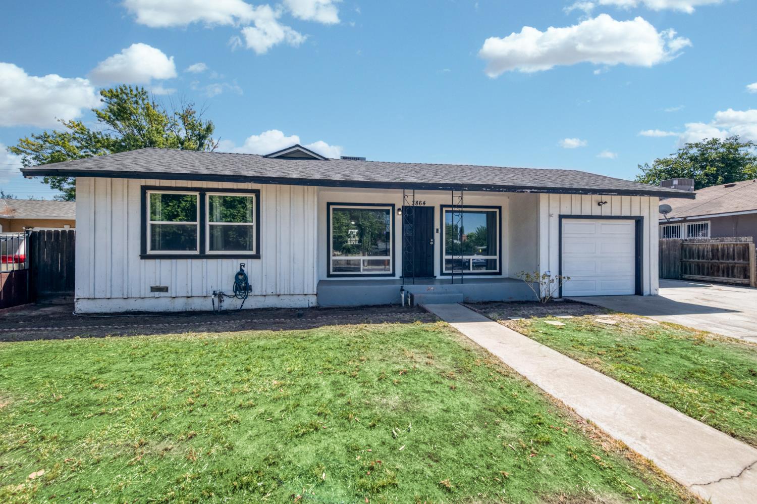 3864 N Manor Ave, Fresno, CA 93705