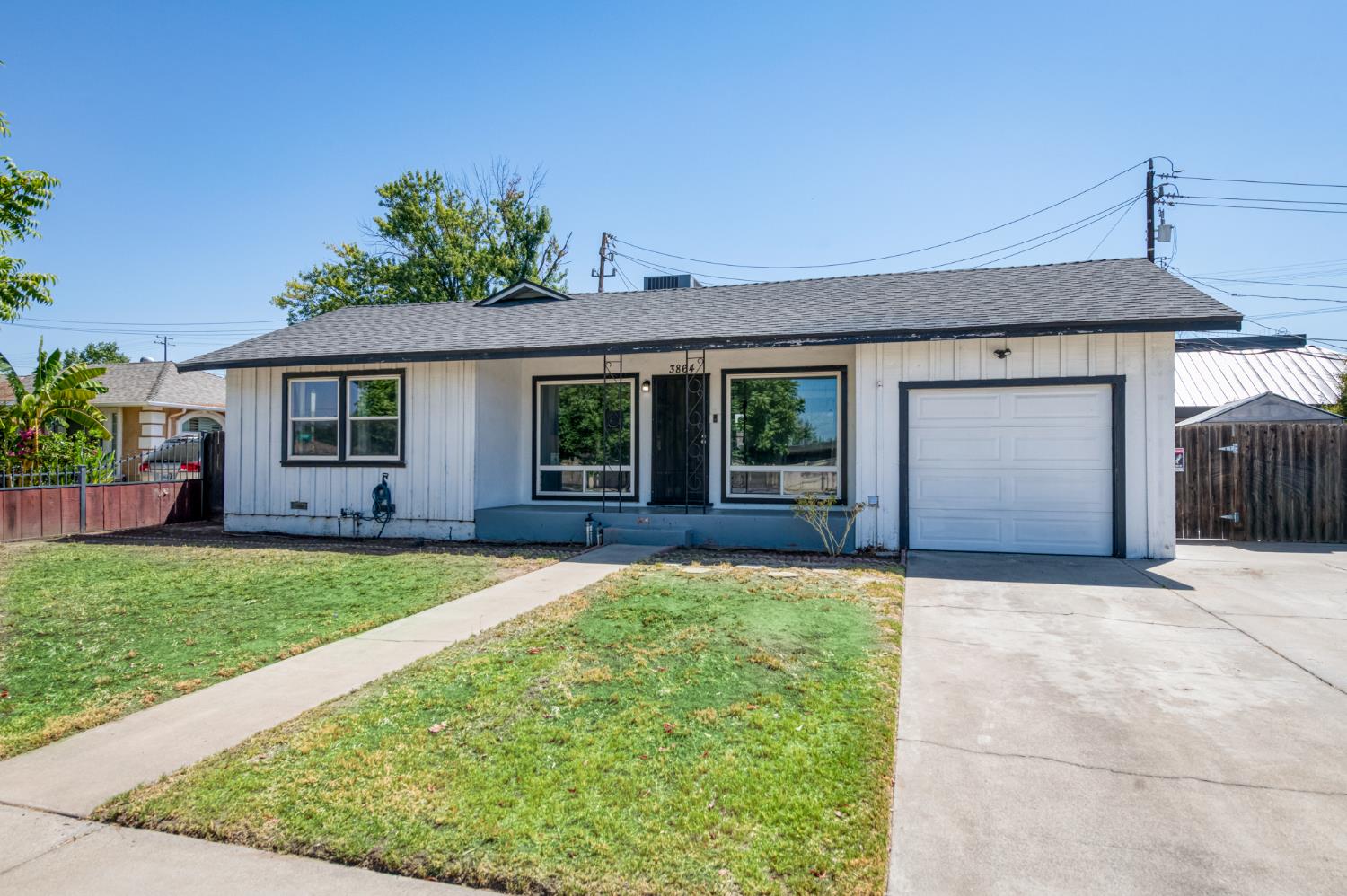 3864 N Manor Ave, Fresno, CA 93705