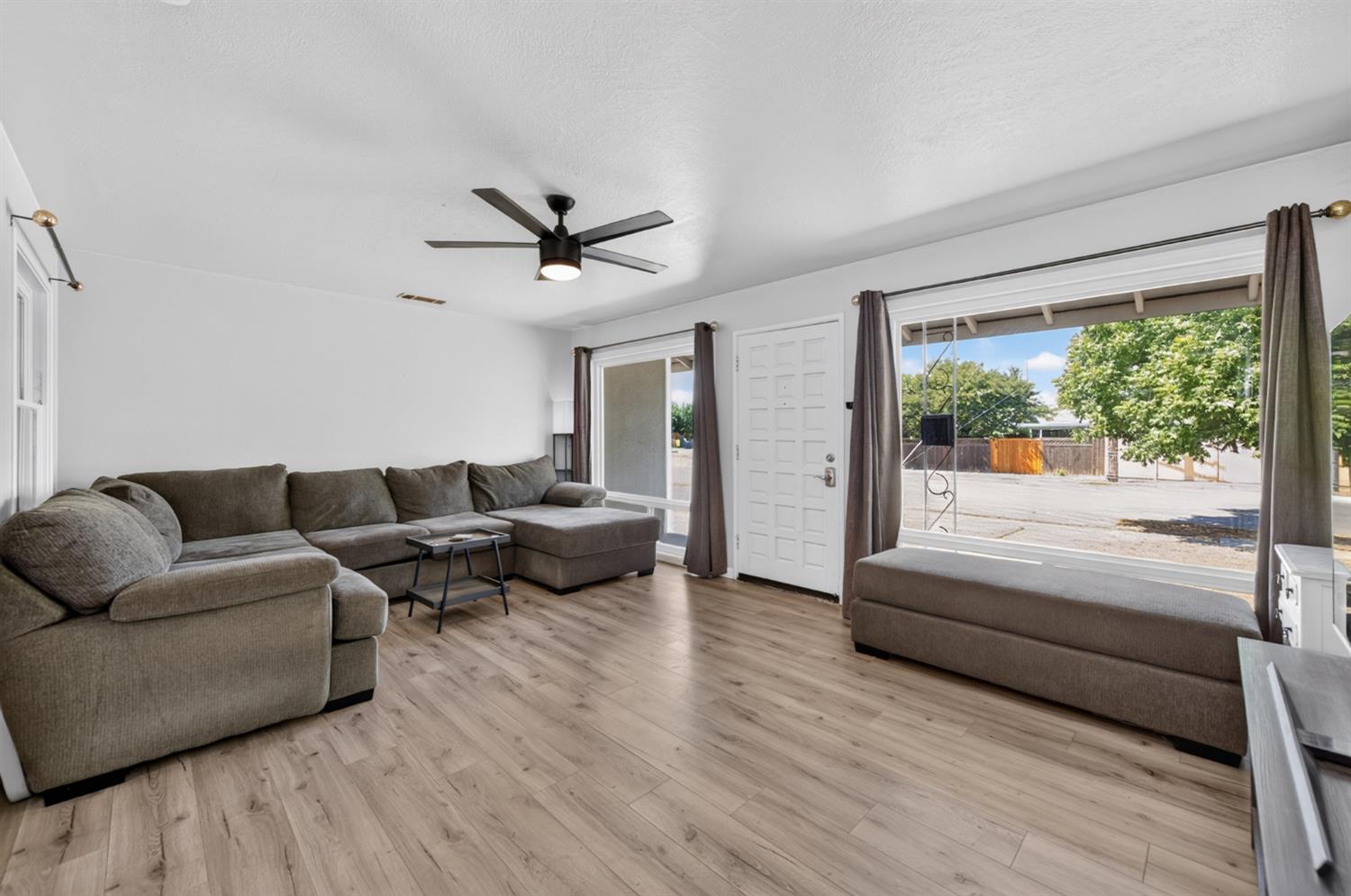 3864 N Manor Ave, Fresno, CA 93705