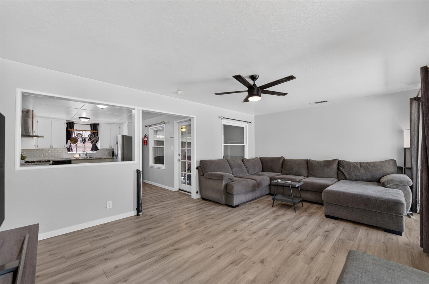 3864 N Manor Ave, Fresno, CA 93705
