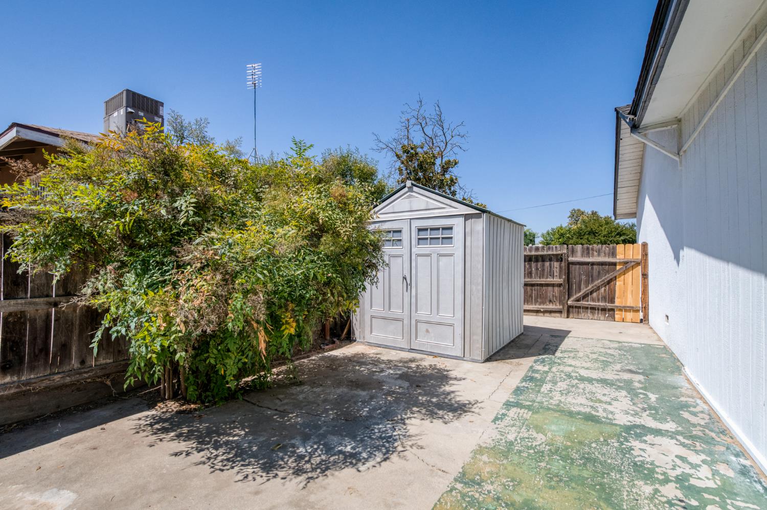 3864 N Manor Ave, Fresno, CA 93705