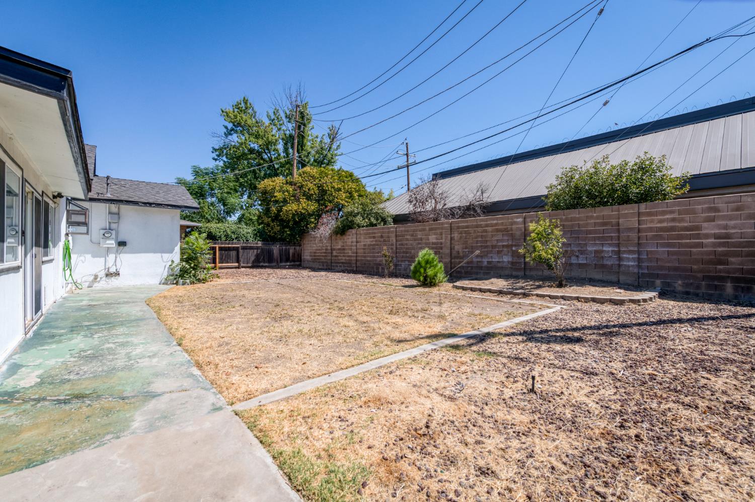3864 N Manor Ave, Fresno, CA 93705