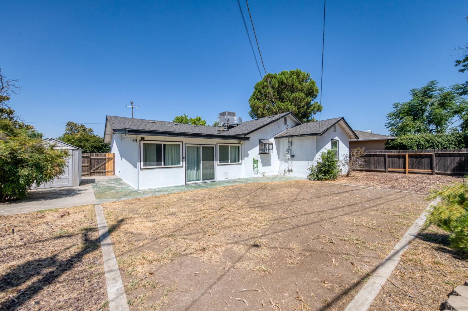 3864 N Manor Ave, Fresno, CA 93705