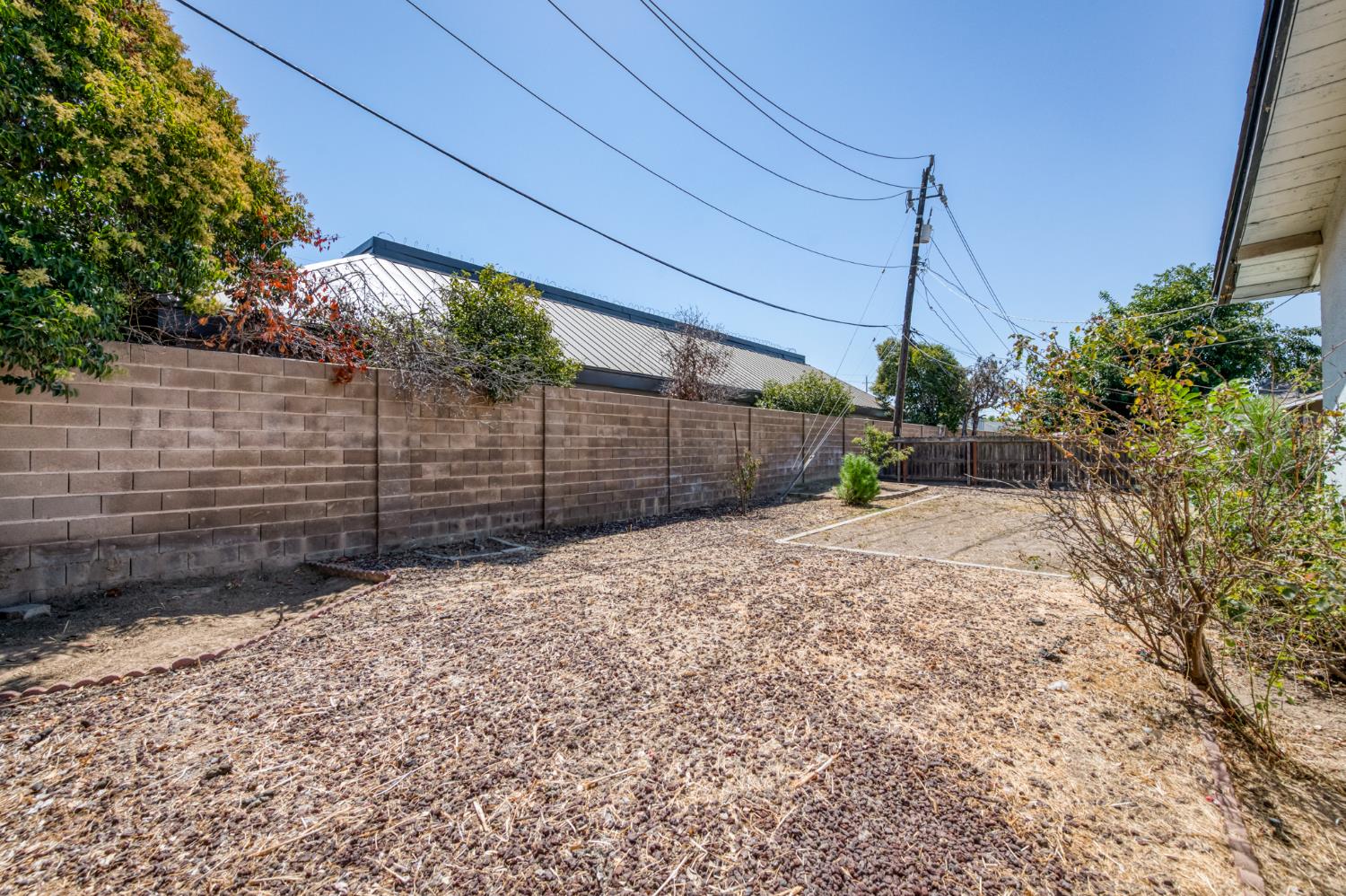 3864 N Manor Ave, Fresno, CA 93705