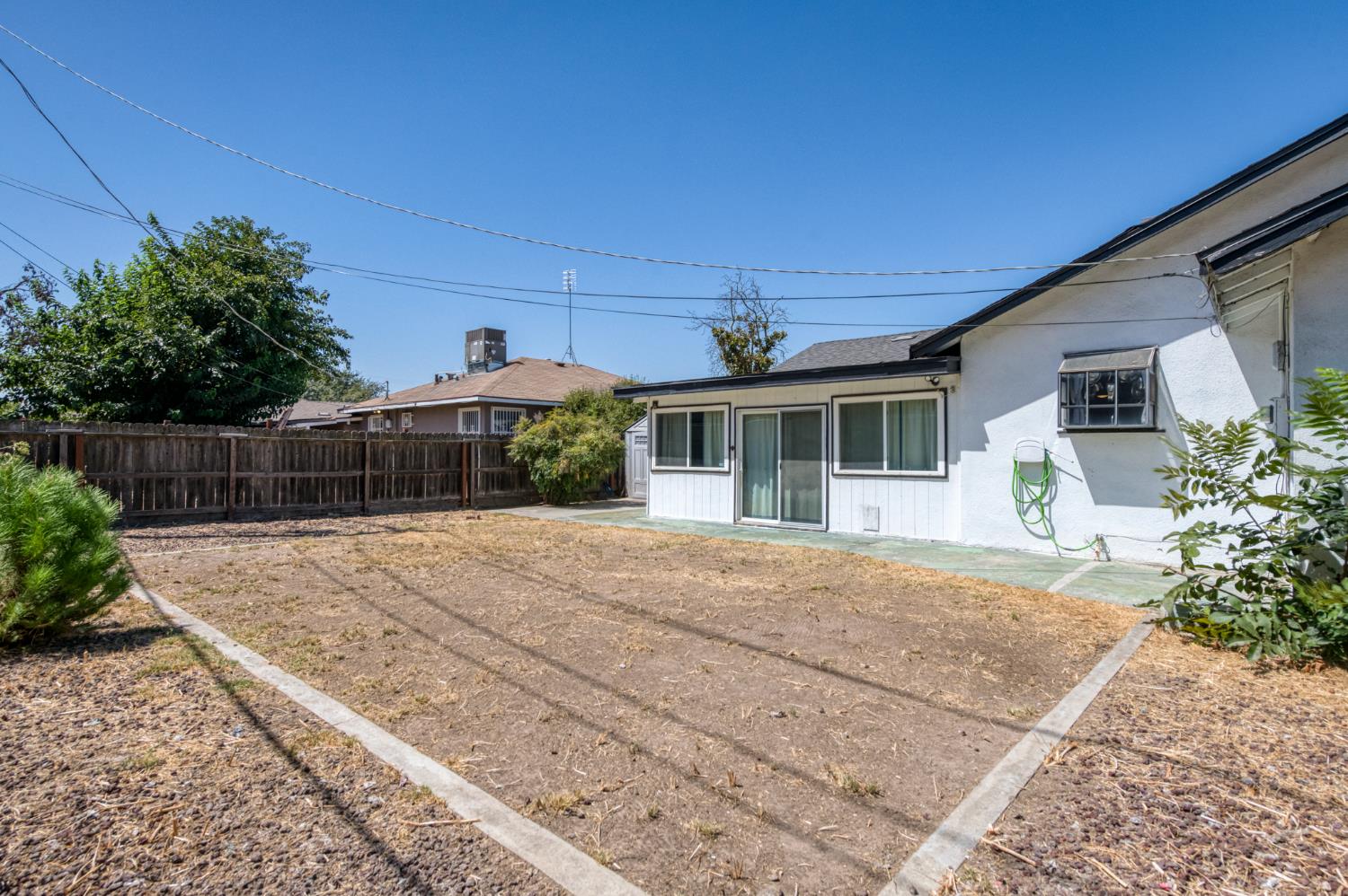 3864 N Manor Ave, Fresno, CA 93705