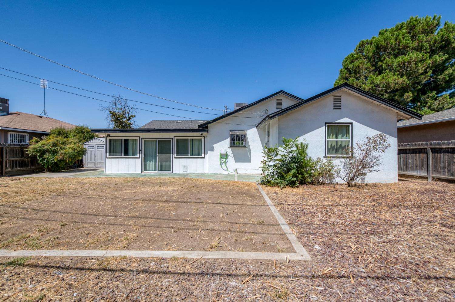 3864 N Manor Ave, Fresno, CA 93705