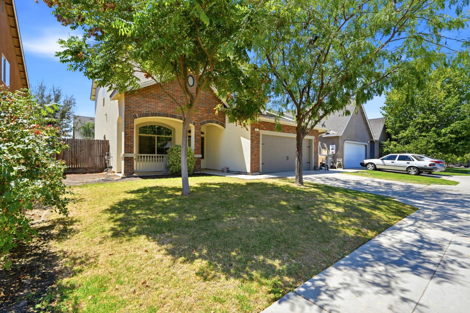 6184 E Pontiac Way, Fresno, CA 93727