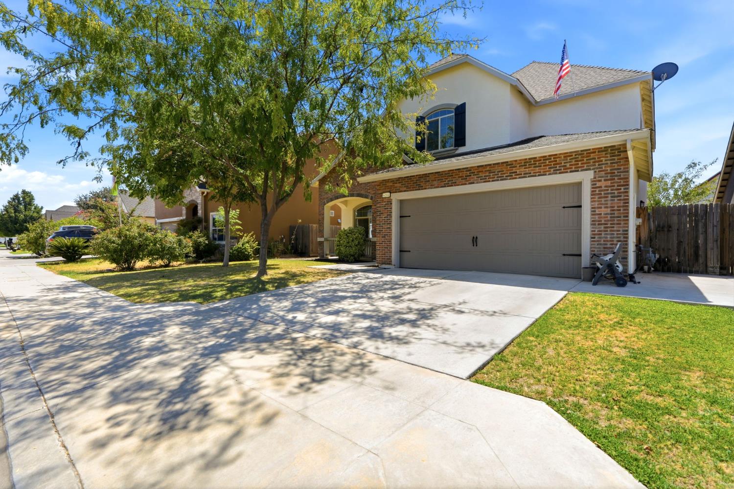 6184 E Pontiac Way, Fresno, CA 93727
