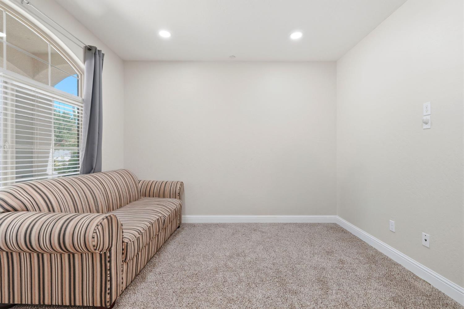 6184 E Pontiac Way, Fresno, CA 93727