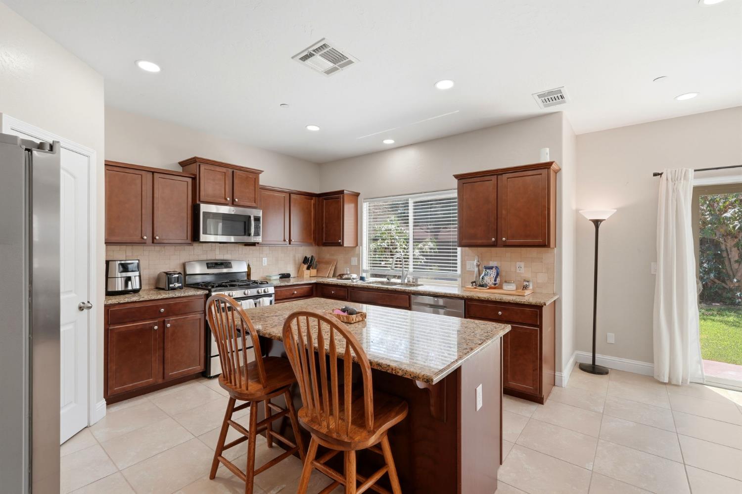 6184 E Pontiac Way, Fresno, CA 93727