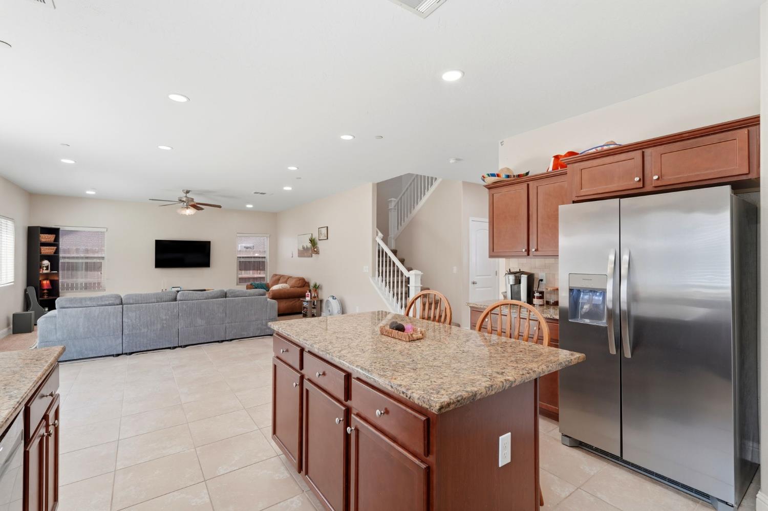 6184 E Pontiac Way, Fresno, CA 93727