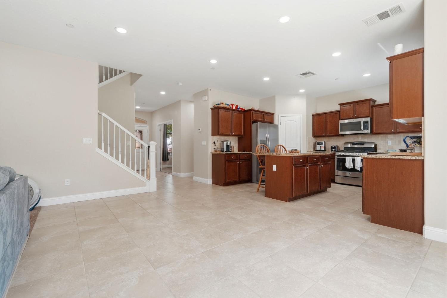 6184 E Pontiac Way, Fresno, CA 93727