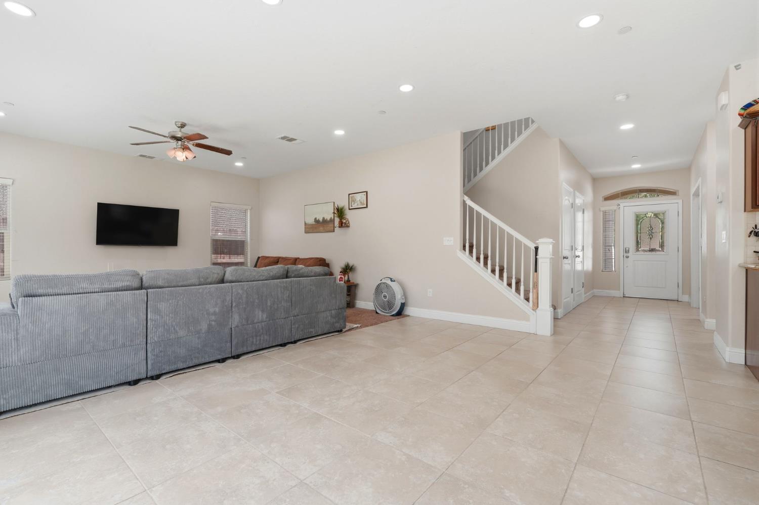 6184 E Pontiac Way, Fresno, CA 93727