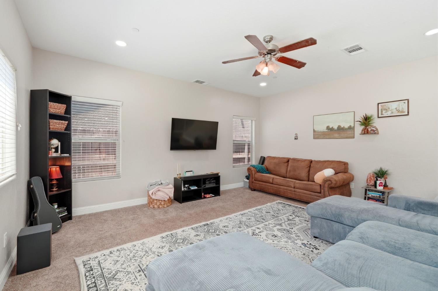 6184 E Pontiac Way, Fresno, CA 93727
