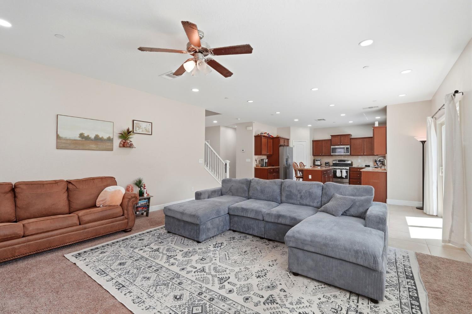 6184 E Pontiac Way, Fresno, CA 93727