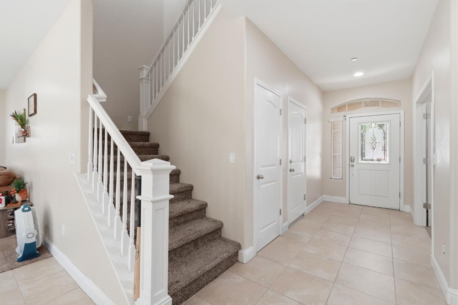 6184 E Pontiac Way, Fresno, CA 93727