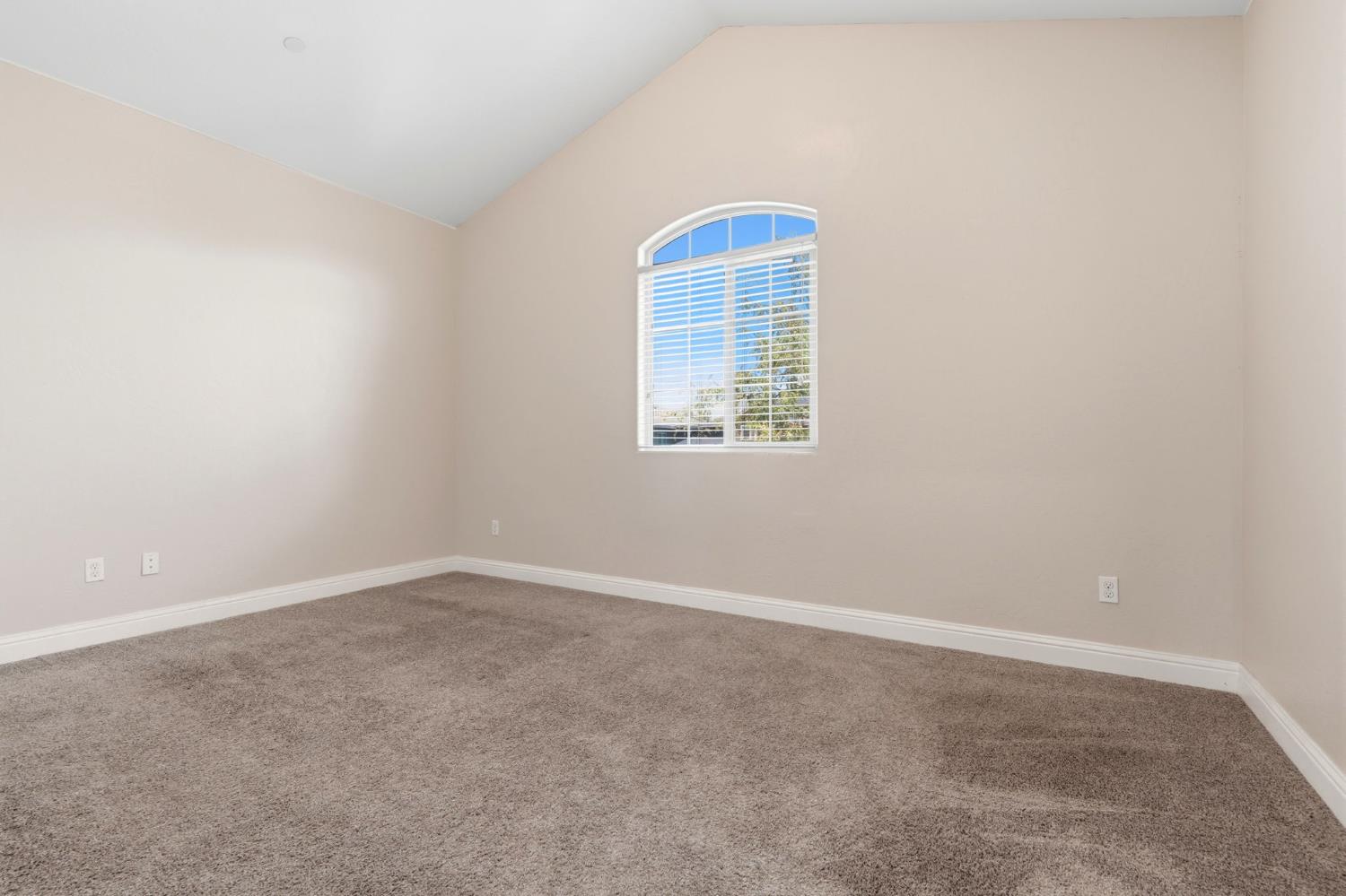 6184 E Pontiac Way, Fresno, CA 93727