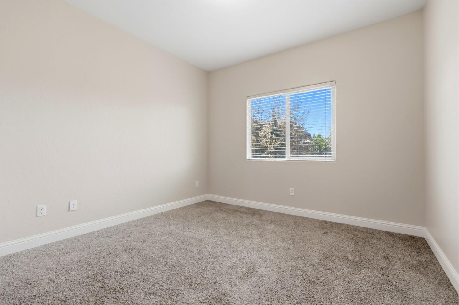 6184 E Pontiac Way, Fresno, CA 93727