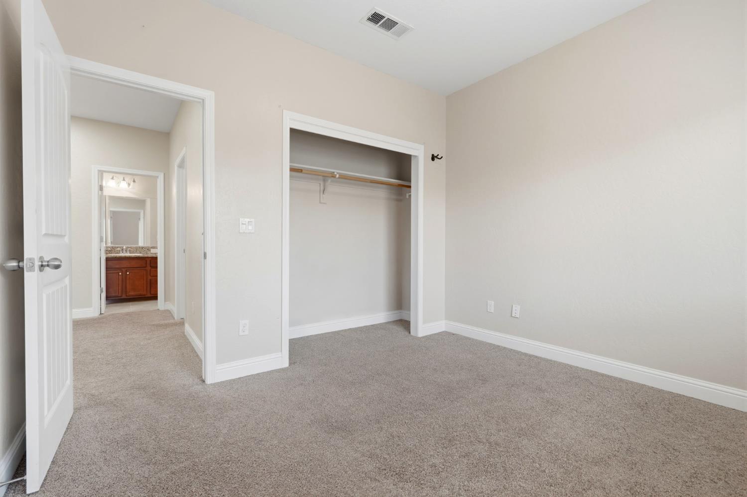 6184 E Pontiac Way, Fresno, CA 93727
