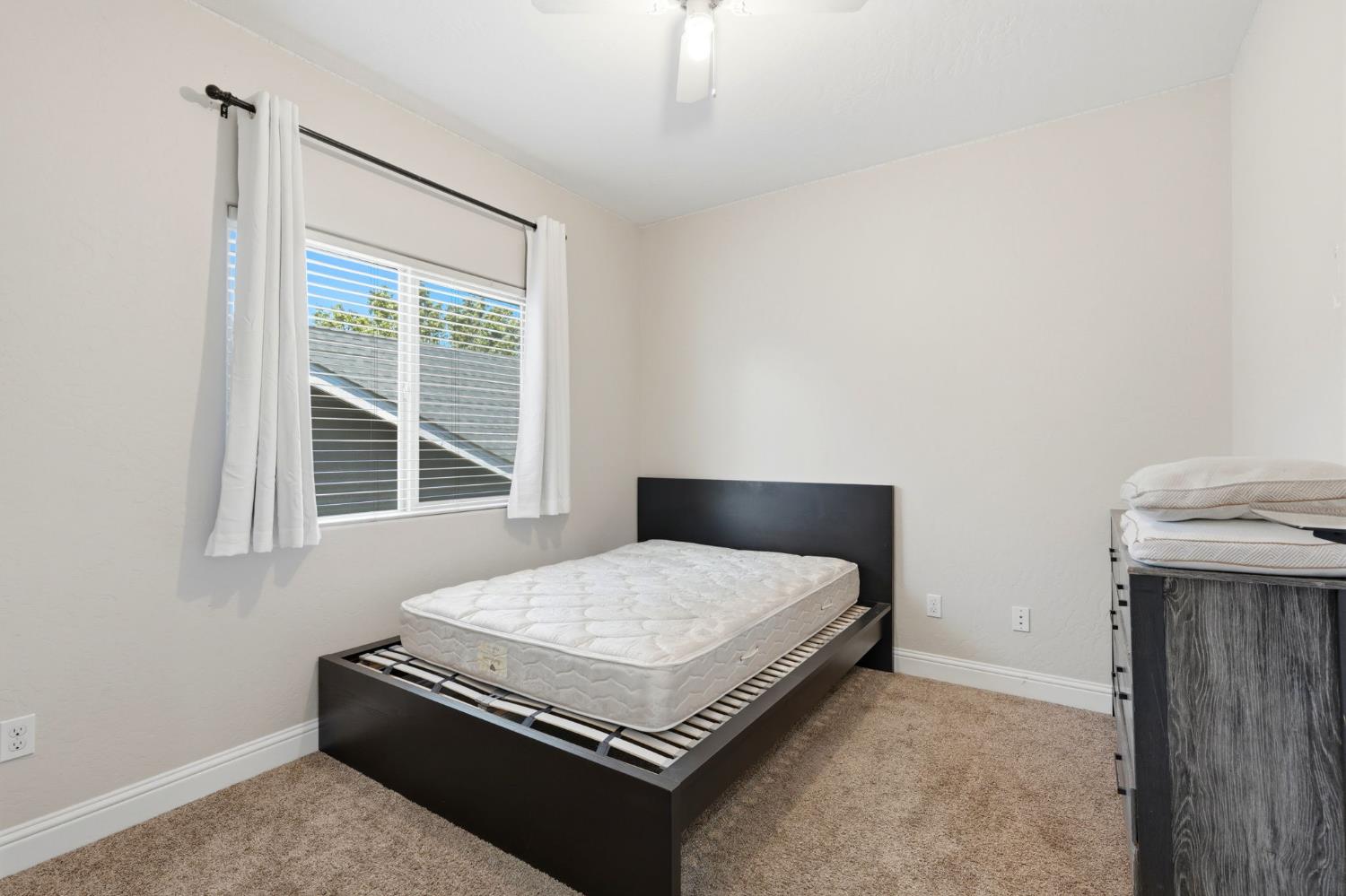 6184 E Pontiac Way, Fresno, CA 93727