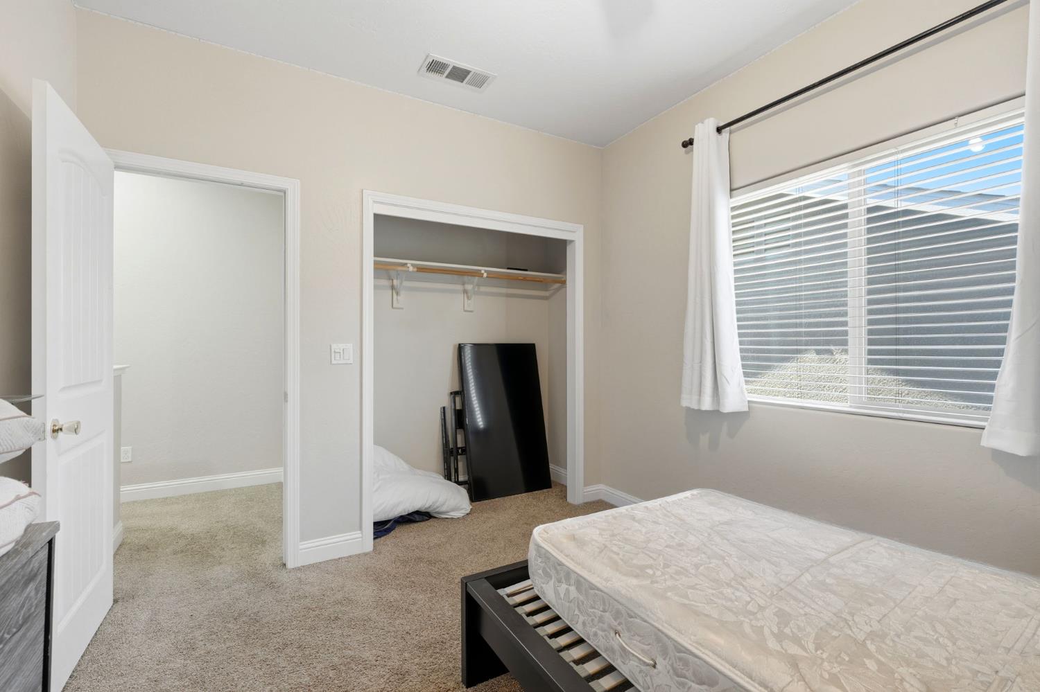 6184 E Pontiac Way, Fresno, CA 93727