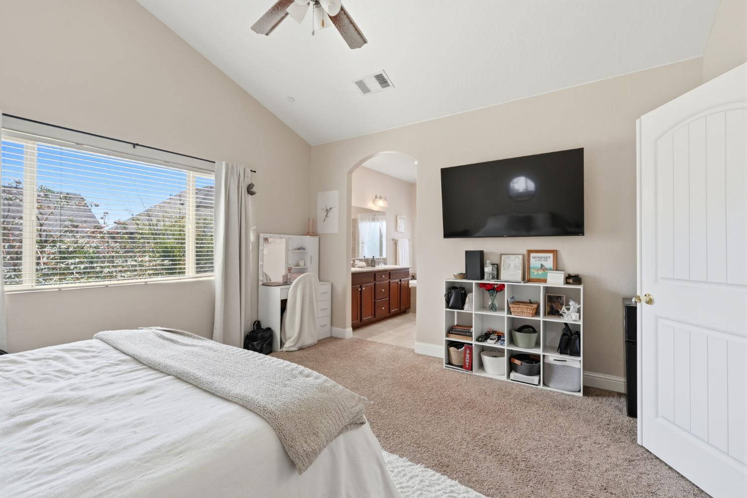 6184 E Pontiac Way, Fresno, CA 93727