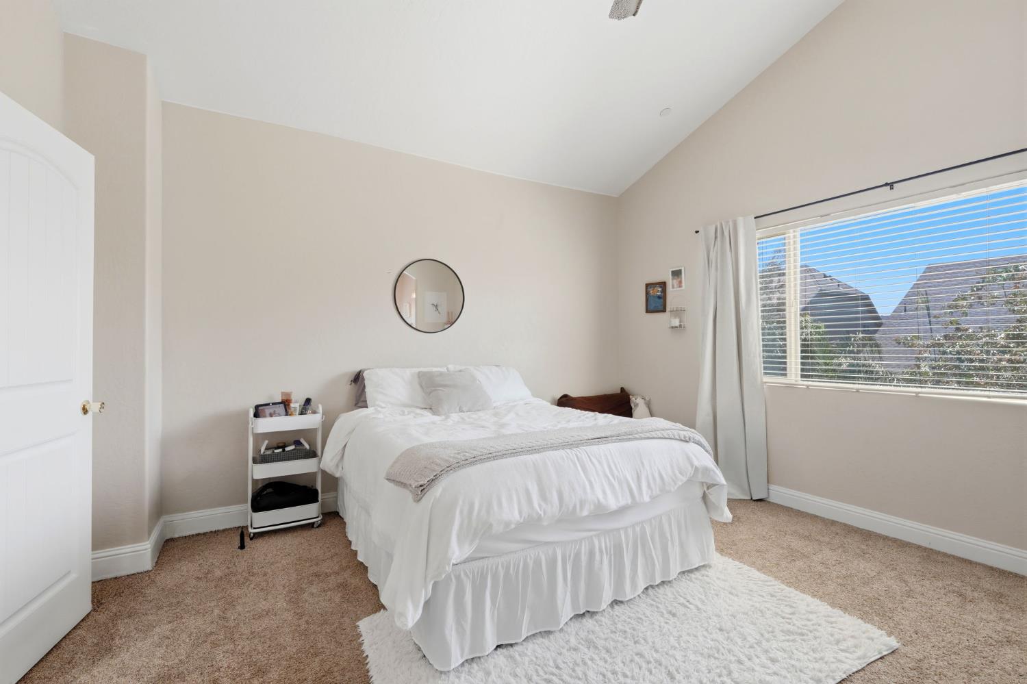 6184 E Pontiac Way, Fresno, CA 93727