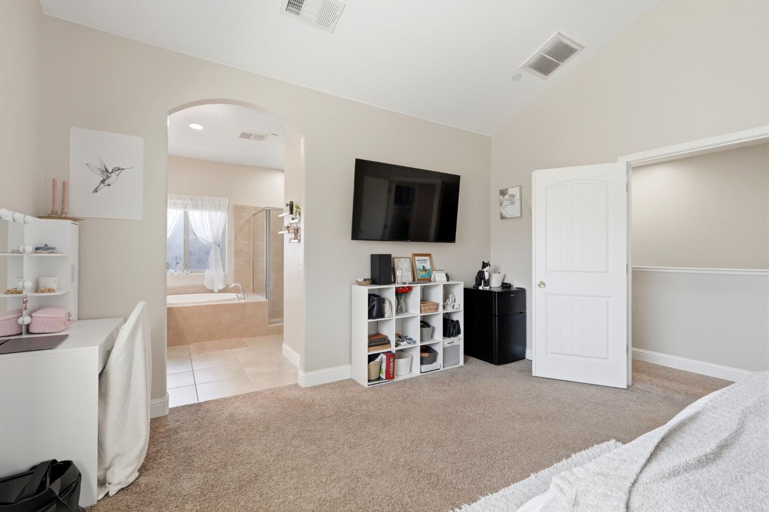 6184 E Pontiac Way, Fresno, CA 93727