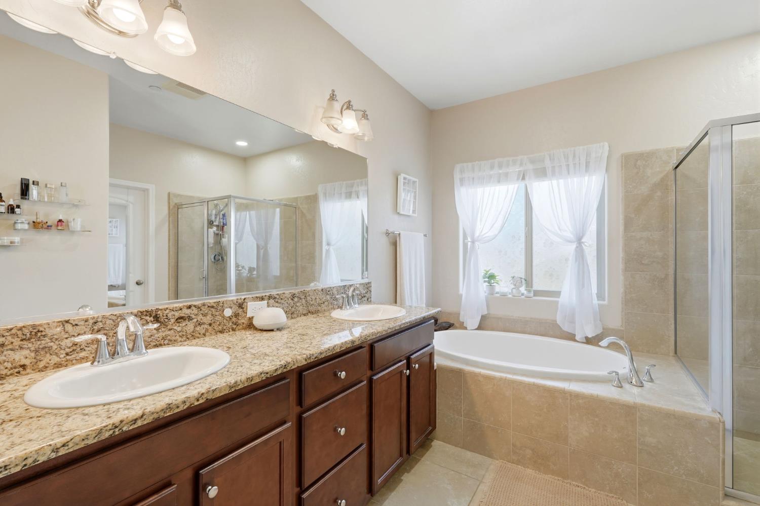 6184 E Pontiac Way, Fresno, CA 93727