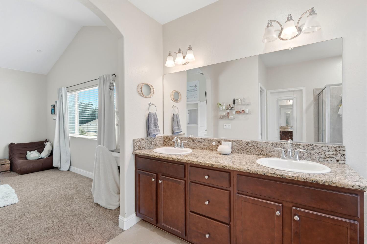 6184 E Pontiac Way, Fresno, CA 93727