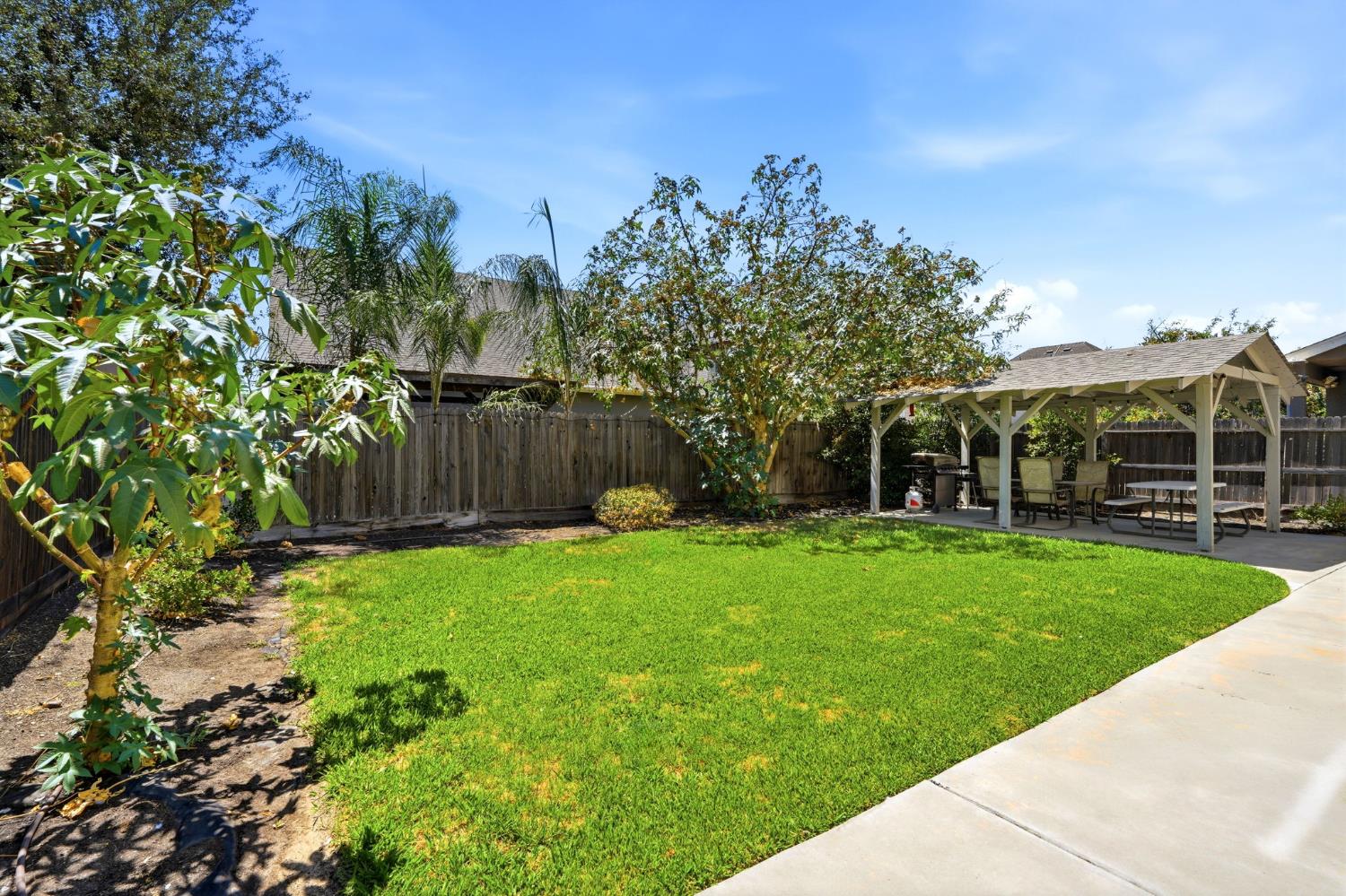 6184 E Pontiac Way, Fresno, CA 93727