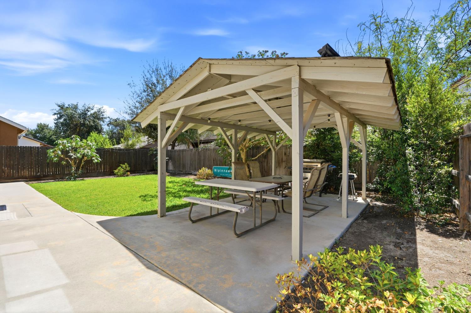 6184 E Pontiac Way, Fresno, CA 93727