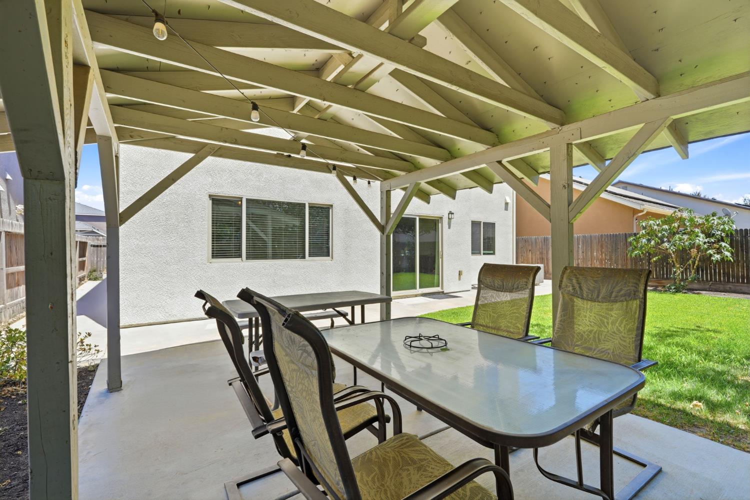 6184 E Pontiac Way, Fresno, CA 93727