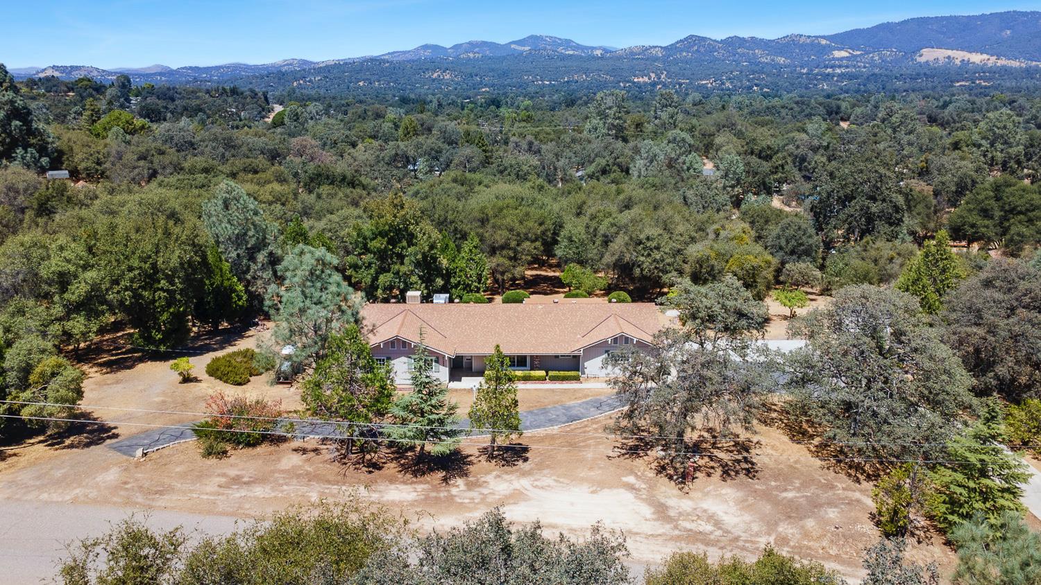 47555 Willow Pond Rd, Coarsegold, CA 93614