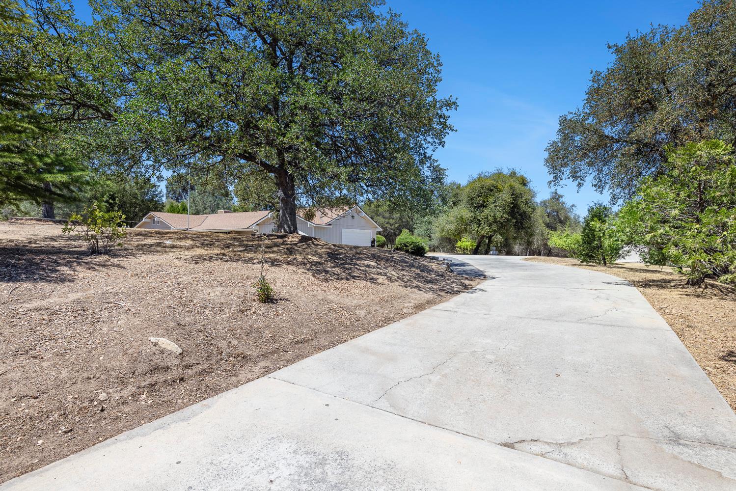 47555 Willow Pond Rd, Coarsegold, CA 93614