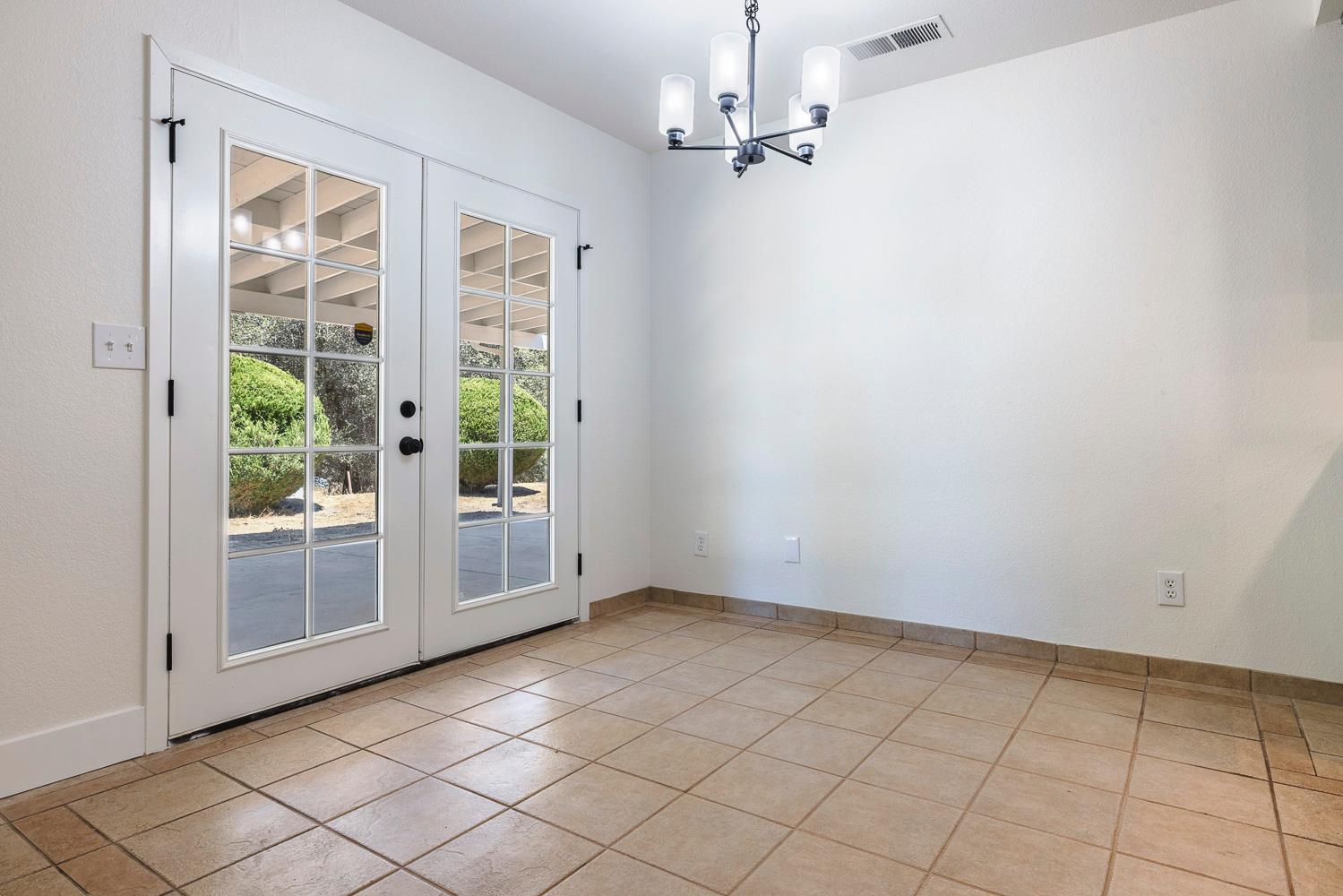 47555 Willow Pond Rd, Coarsegold, CA 93614
